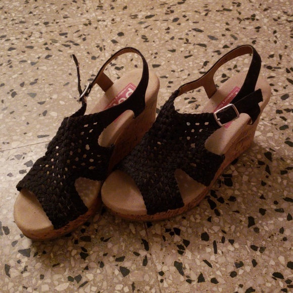 Black-and-tan wedges - Picture 1 of 7